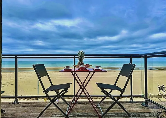 صورة شقة Beachside Elegance Yourhosthelper Bénerville-sur-Mer