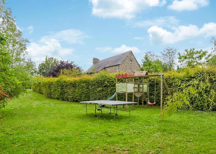 4 Bedroom Cozy Home In Monthuchon fotoğrafı