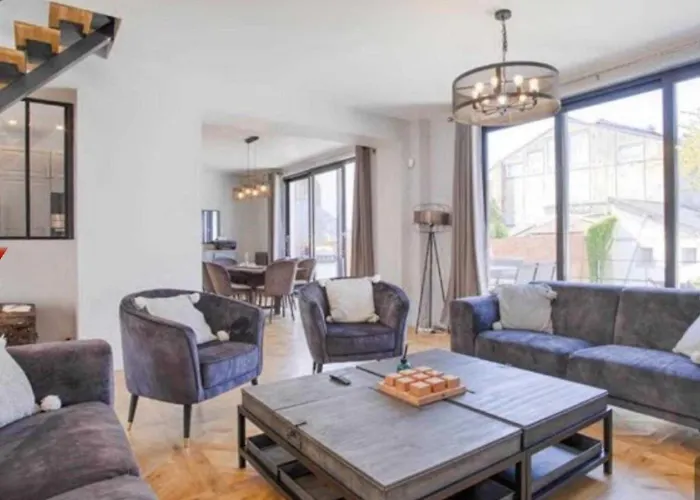 דוביל House For 18 People With Cinema Place Morny תמונה