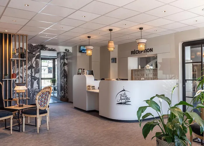 Hotel Restaurant Les 13 Assiettes Le Val-Saint-Pere photo