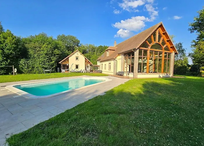 foto di Villa de luxe, piscine chauffée&nature Vitrai-Sous-Laigle