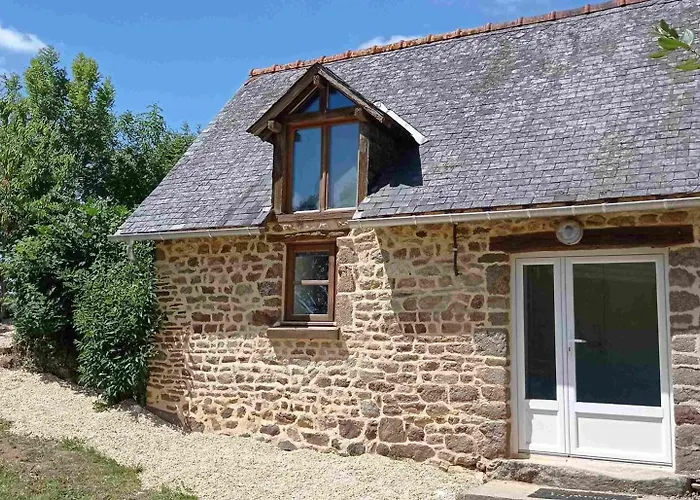 Bleu - 3 Star Small Gite With Hot Tub And Heated Pool Mantillyの写真