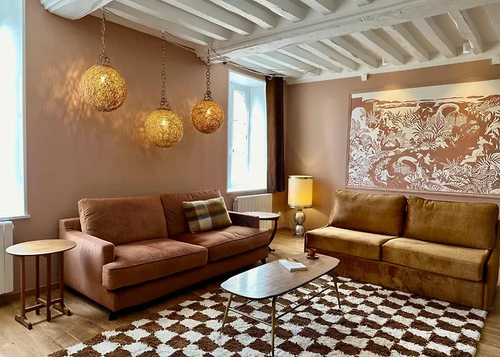 Un Mouton Dans L'Eglise Villa Putot-en-Bessin fotoğrafı