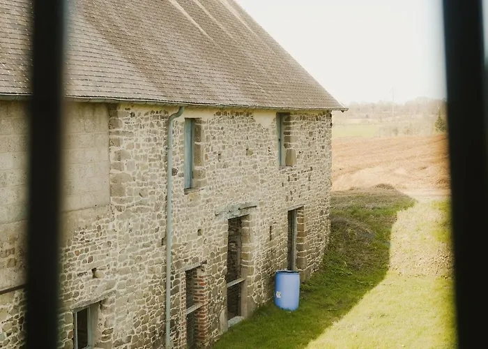 Maison Des H, Au Bord De L'Etang Canisy Foto