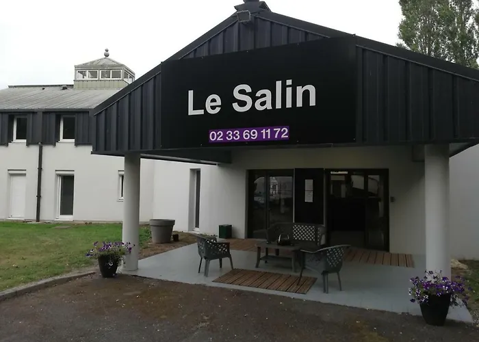 Le New Salin Hotel Brehal photo